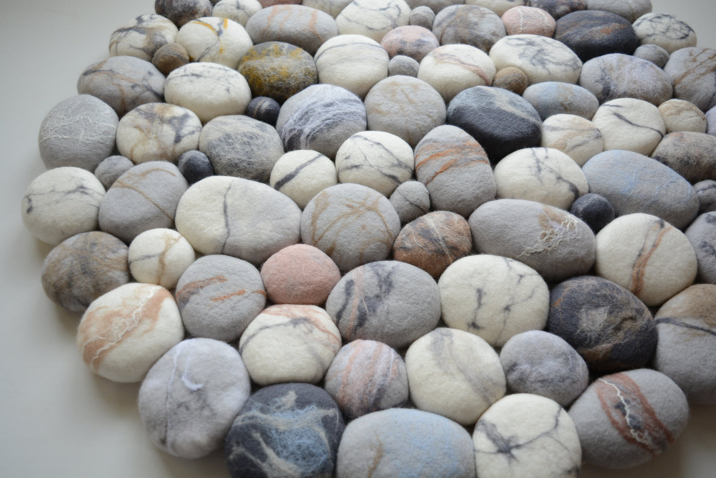 Multicoloured round